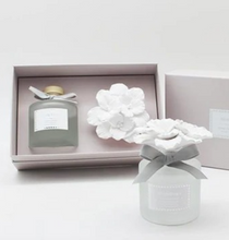 Load image into Gallery viewer, Marigold Ceramic Flower Diffuser Gift Set - Bluebell Rain
