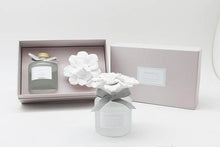 Load image into Gallery viewer, Marigold Ceramic Flower Diffuser Gift Set - Bluebell Rain
