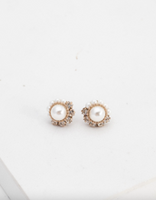 Load image into Gallery viewer, Empress Pearl Post Earrings